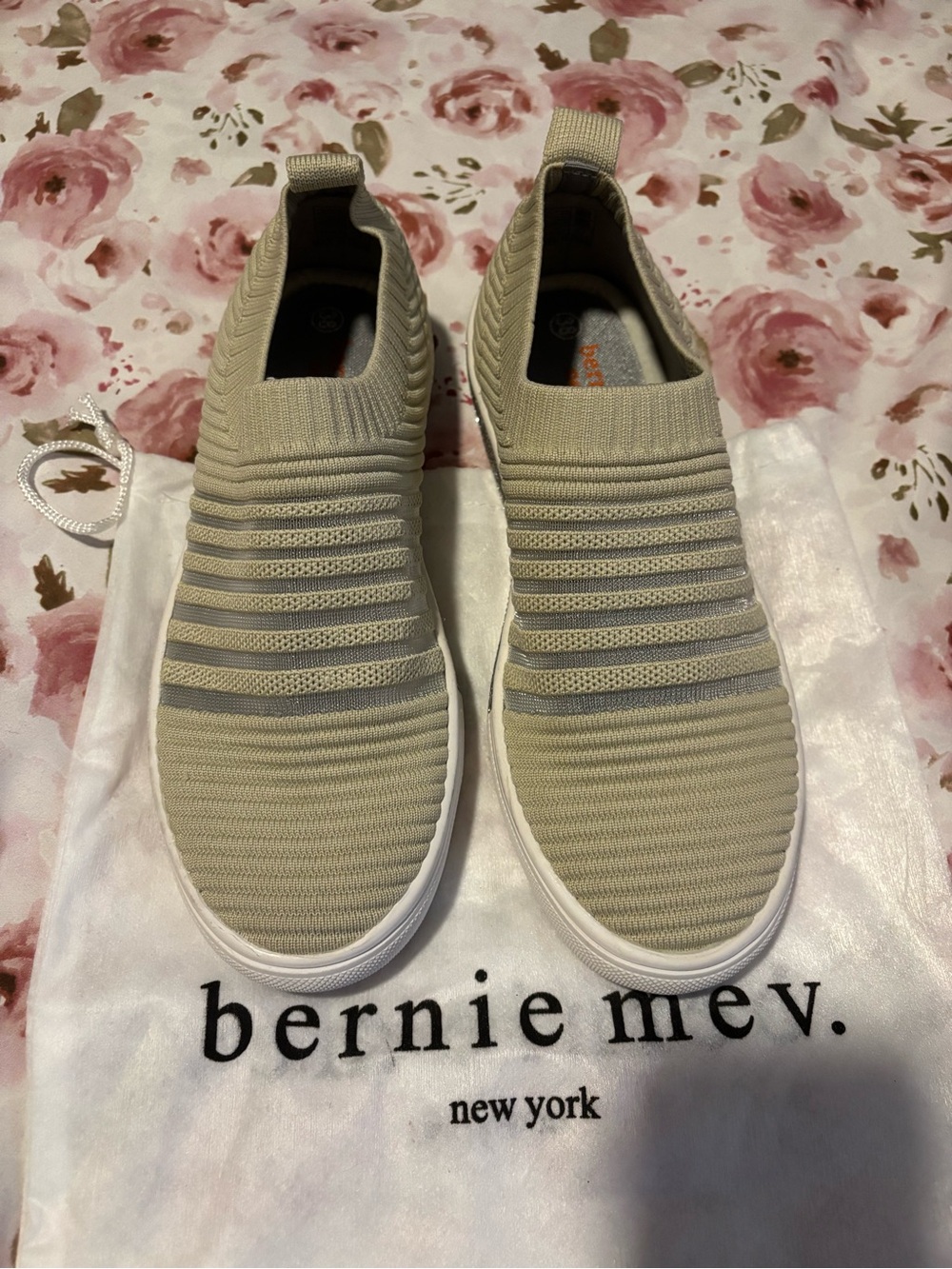 bernie mev.Slip-On in Light Beige with sequin
